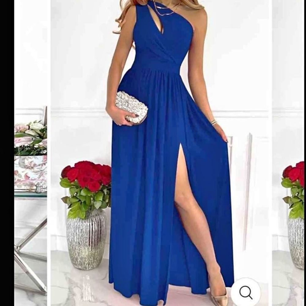 Super cute floor length dress. Perfect for a wedding!